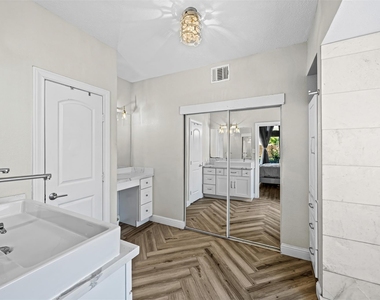5702 W Vistaglen Loop - Photo Thumbnail 12