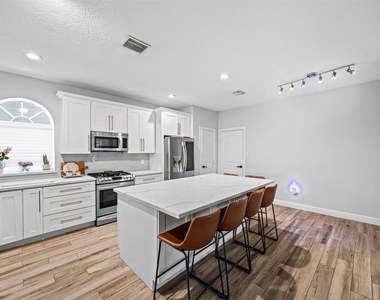 5702 W Vistaglen Loop - Photo Thumbnail 16