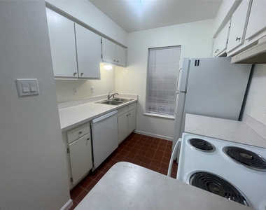 5550 N Braeswood Boulevard - Photo Thumbnail 5