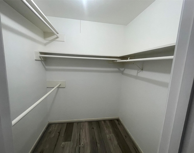 5550 N Braeswood Boulevard - Photo Thumbnail 2