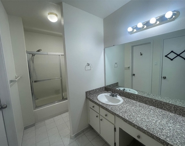 5550 N Braeswood Boulevard - Photo Thumbnail 4