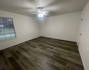 5550 N Braeswood Boulevard - Photo Thumbnail 1