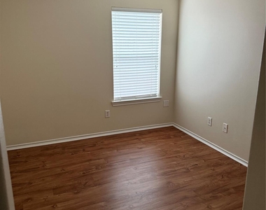5118 Birch Manor Lane - Photo Thumbnail 7