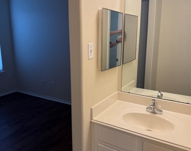 5118 Birch Manor Lane - Photo Thumbnail 8