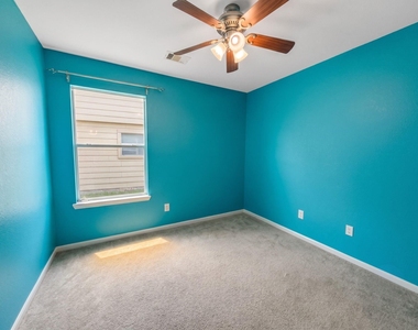 8102 Sanders Glen Lane - Photo Thumbnail 18