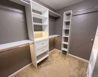 8102 Sanders Glen Lane - Photo Thumbnail 14