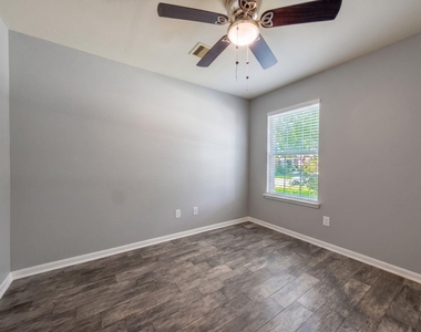 8102 Sanders Glen Lane - Photo Thumbnail 8