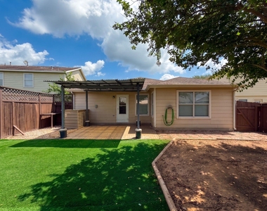 8102 Sanders Glen Lane - Photo Thumbnail 15
