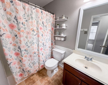 8102 Sanders Glen Lane - Photo Thumbnail 19