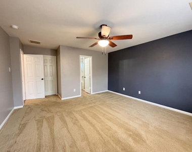 8102 Sanders Glen Lane - Photo Thumbnail 10