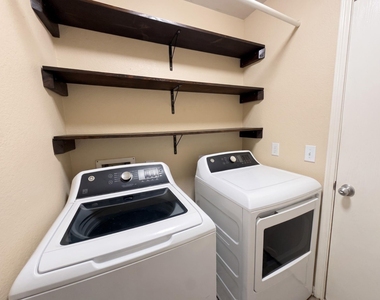 8102 Sanders Glen Lane - Photo Thumbnail 20