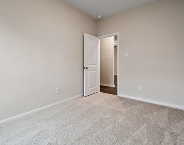 15862 Berry Hill Drive - Photo Thumbnail 14