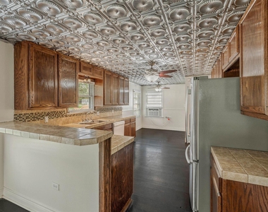1116 Kettler St - Photo Thumbnail 7