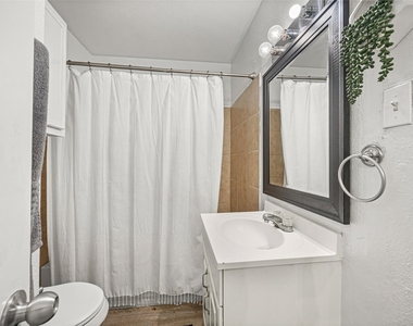 11000 Kinghurst Drive - Photo Thumbnail 6