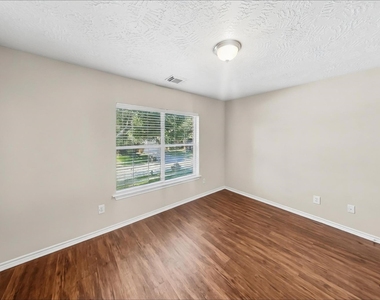 7015 Atasca Creek Drive - Photo Thumbnail 13