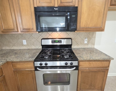 17711 Barton Point Lane - Photo Thumbnail 7