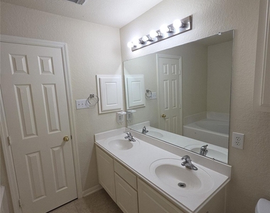 17711 Barton Point Lane - Photo Thumbnail 10