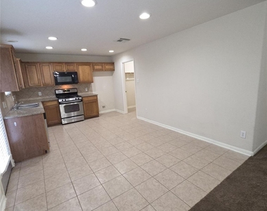 17711 Barton Point Lane - Photo Thumbnail 11