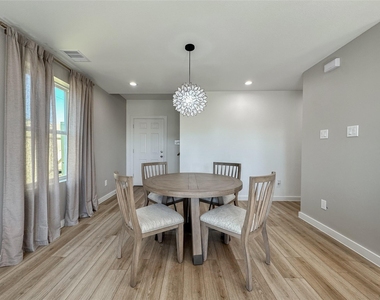 2710 Discovery Trails Court - Photo Thumbnail 7