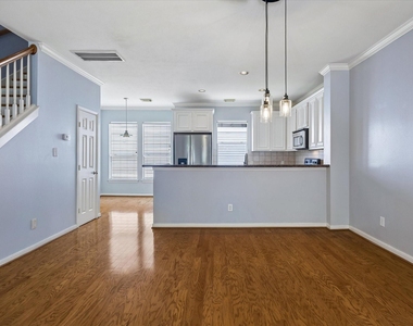 1026 Van Buren Street - Photo Thumbnail 6