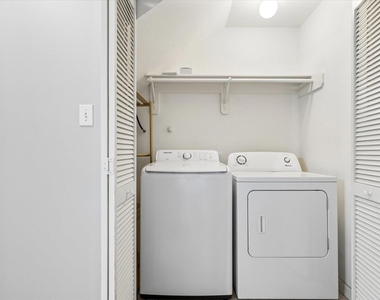 1026 Van Buren Street - Photo Thumbnail 17