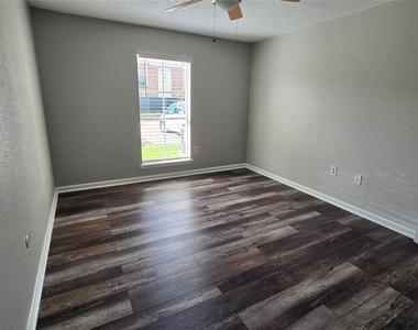 250 El Dorado Boulevard - Photo Thumbnail 3