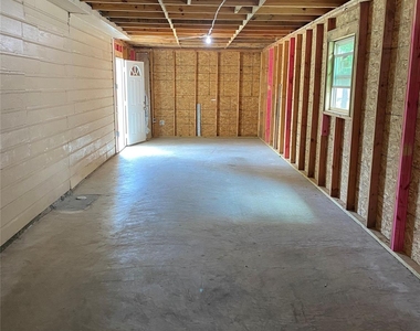 5018 Kenilwood Drive - Photo Thumbnail 6