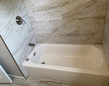 5018 Kenilwood Drive - Photo Thumbnail 19