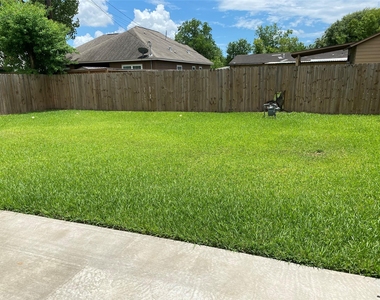 5018 Kenilwood Drive - Photo Thumbnail 8