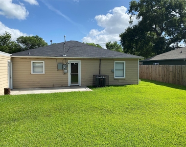 5018 Kenilwood Drive - Photo Thumbnail 9