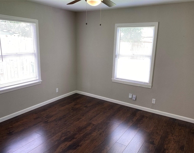5018 Kenilwood Drive - Photo Thumbnail 14