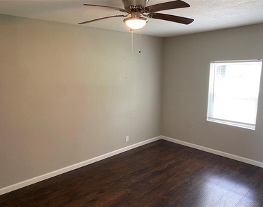 5018 Kenilwood Drive - Photo Thumbnail 11
