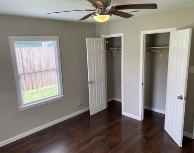 5018 Kenilwood Drive - Photo Thumbnail 17