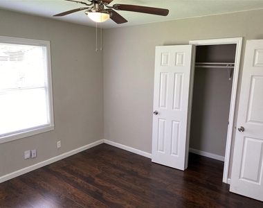 5018 Kenilwood Drive - Photo Thumbnail 15