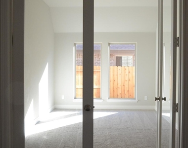 10511 Forfar Lane - Photo Thumbnail 13