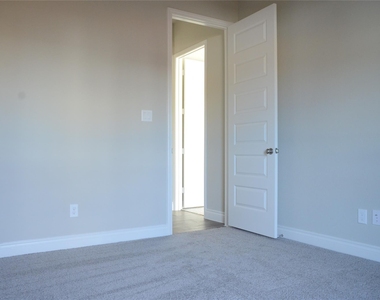 10511 Forfar Lane - Photo Thumbnail 15
