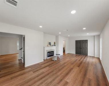 3809 Southmore Boulevard - Photo Thumbnail 2