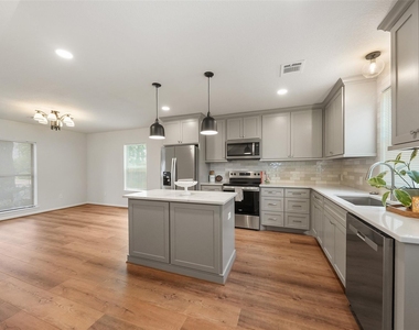 3809 Southmore Boulevard - Photo Thumbnail 6