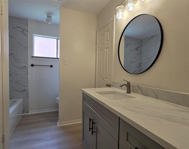 3434 Streamside Lane - Photo Thumbnail 16