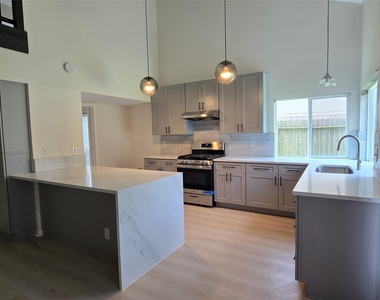 3434 Streamside Lane - Photo Thumbnail 12