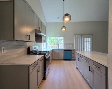 3434 Streamside Lane - Photo Thumbnail 10