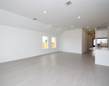 6303 Golden Seaton Drive - Photo Thumbnail 11