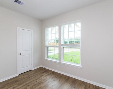 206 Emma Rose Drive - Photo Thumbnail 6