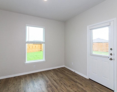 206 Emma Rose Drive - Photo Thumbnail 3