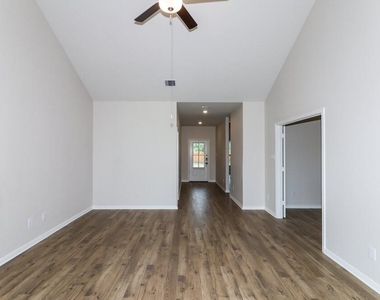 206 Emma Rose Drive - Photo Thumbnail 2