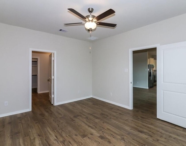 206 Emma Rose Drive - Photo Thumbnail 8