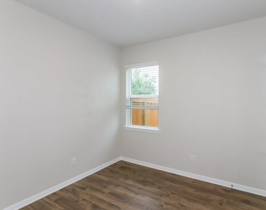 206 Emma Rose Drive - Photo Thumbnail 11