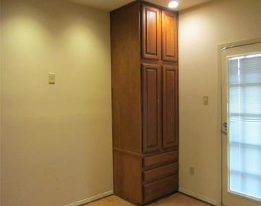 512 W Polk Street - Photo Thumbnail 6