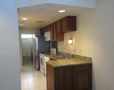 512 W Polk Street - Photo Thumbnail 3