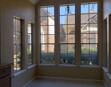 6649 Queensclub Drive - Photo Thumbnail 8